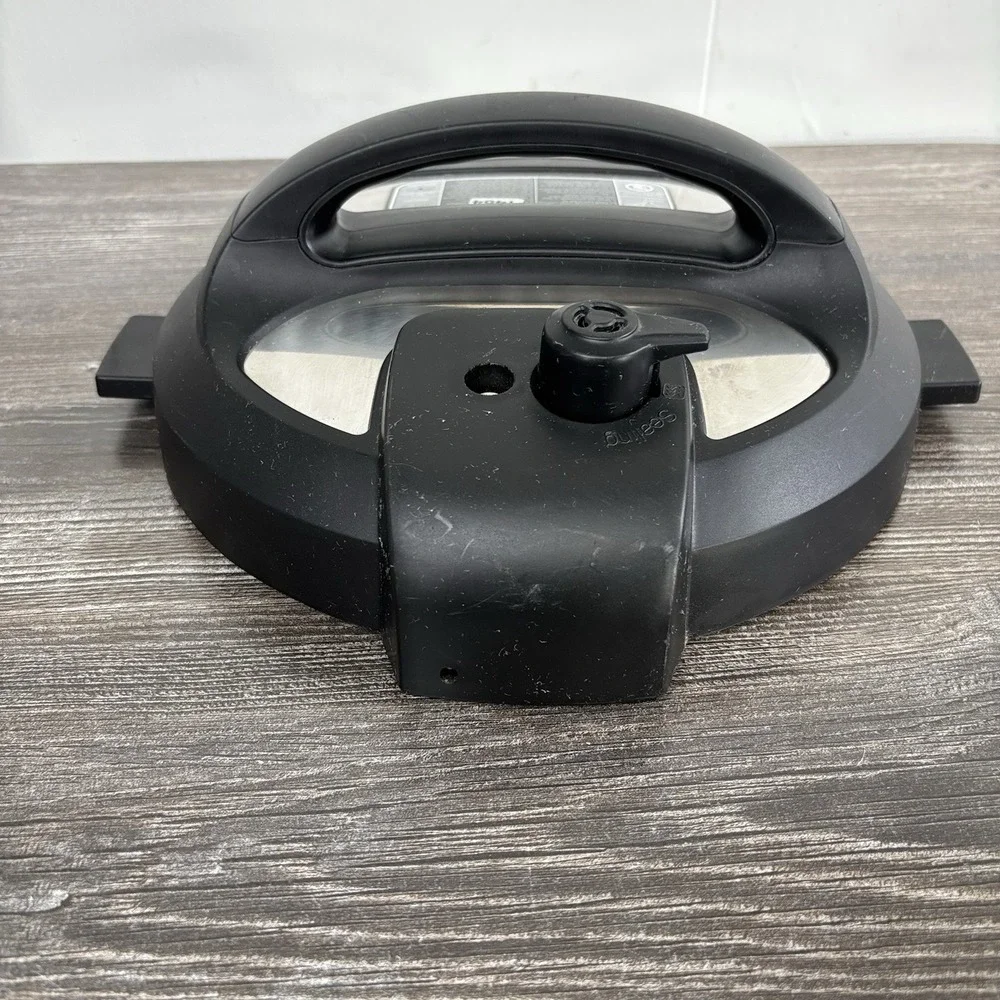 Instant Pot IP-DUO60 V3 6 qt Pressure Cooker Replacement Part Lid With Gasket